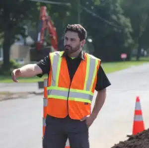 500X4 veste sécurité haute visibilité avec bandes réfléchissantes et fermeture Velcro ajustable.