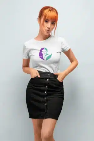 T-shirt blanc avec design "Dessin Féminin" représentant une silhouette artistique abstraite.